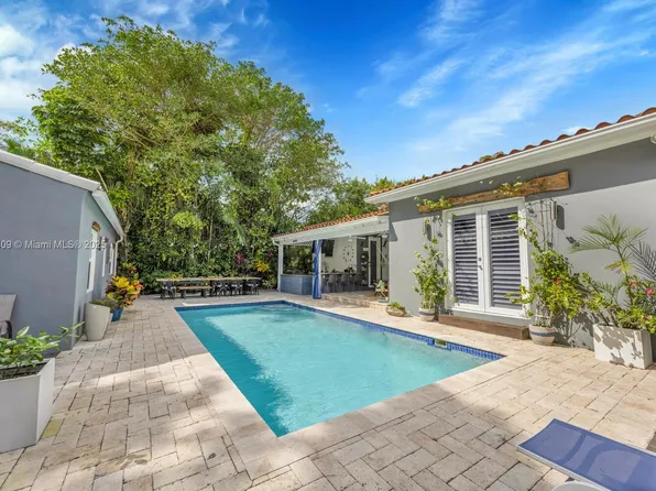 704 Madeira Ave, Coral Gables, FL 33134