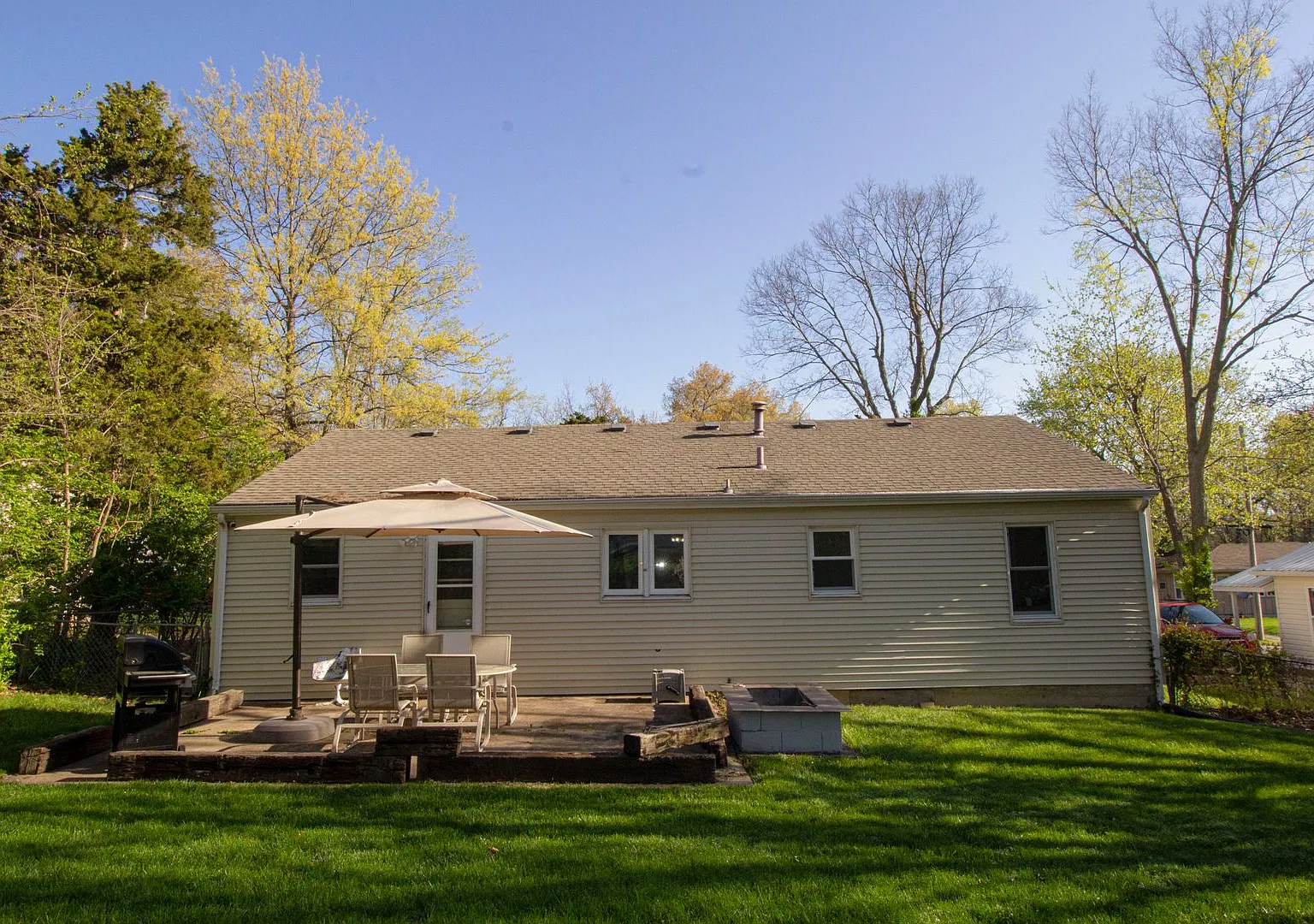 Open 2 Bed / 1 Bath Single Family Home — Photo 4