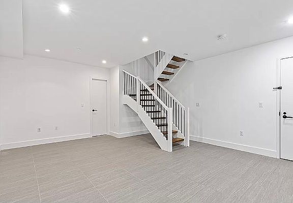 3rd image of 198 Hawthorne St #1