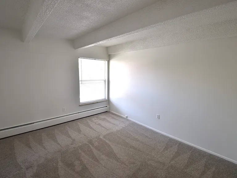 4440 Laguna Pl - Meadows Apartments — Photo 30