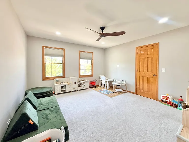 2052 Gardner Cir E — Photo 10