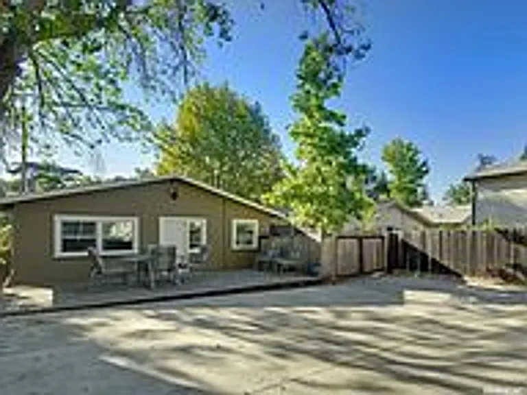 189 S Lincoln St — Photo 14