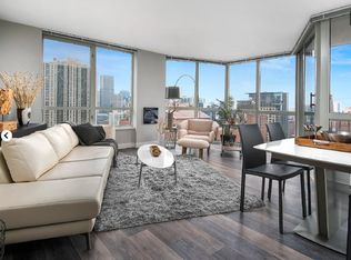 30 E Chicago Ave, Chicago, IL 60611