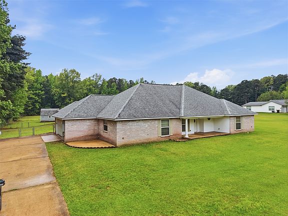 3rd image of 561 Wells Rd