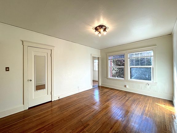 4th image of 2949 SE Yamhill St APT 7