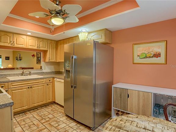 4th image of 2211 Eisenhower Dr APT 105