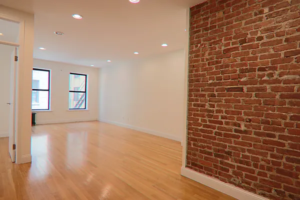 Rented by PMG Real Estate  | media 15