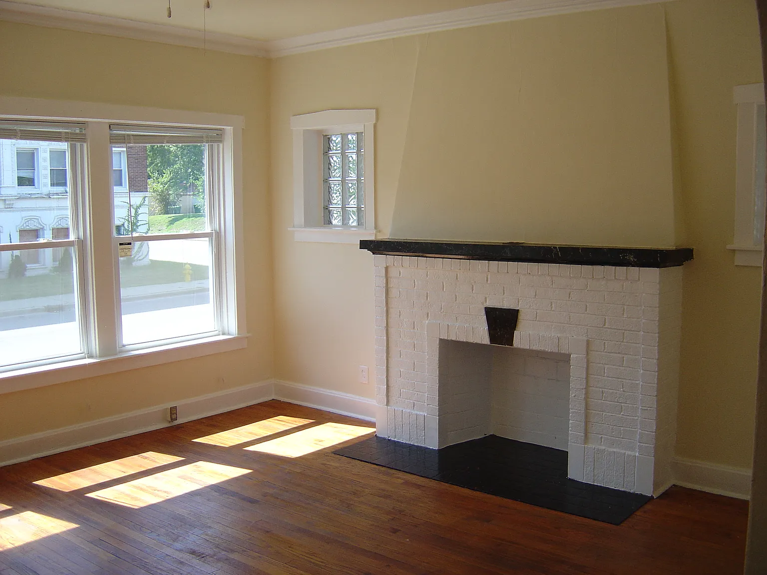 2 bed, 1300 sqft, $1,150 — Photo 2