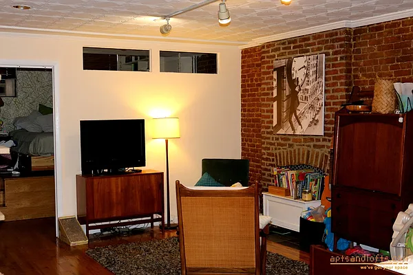 Rented by aptsandlofts.com | media 14