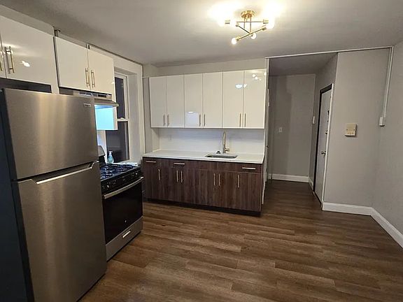 3rd image of 934 Pavonia Ave #4A