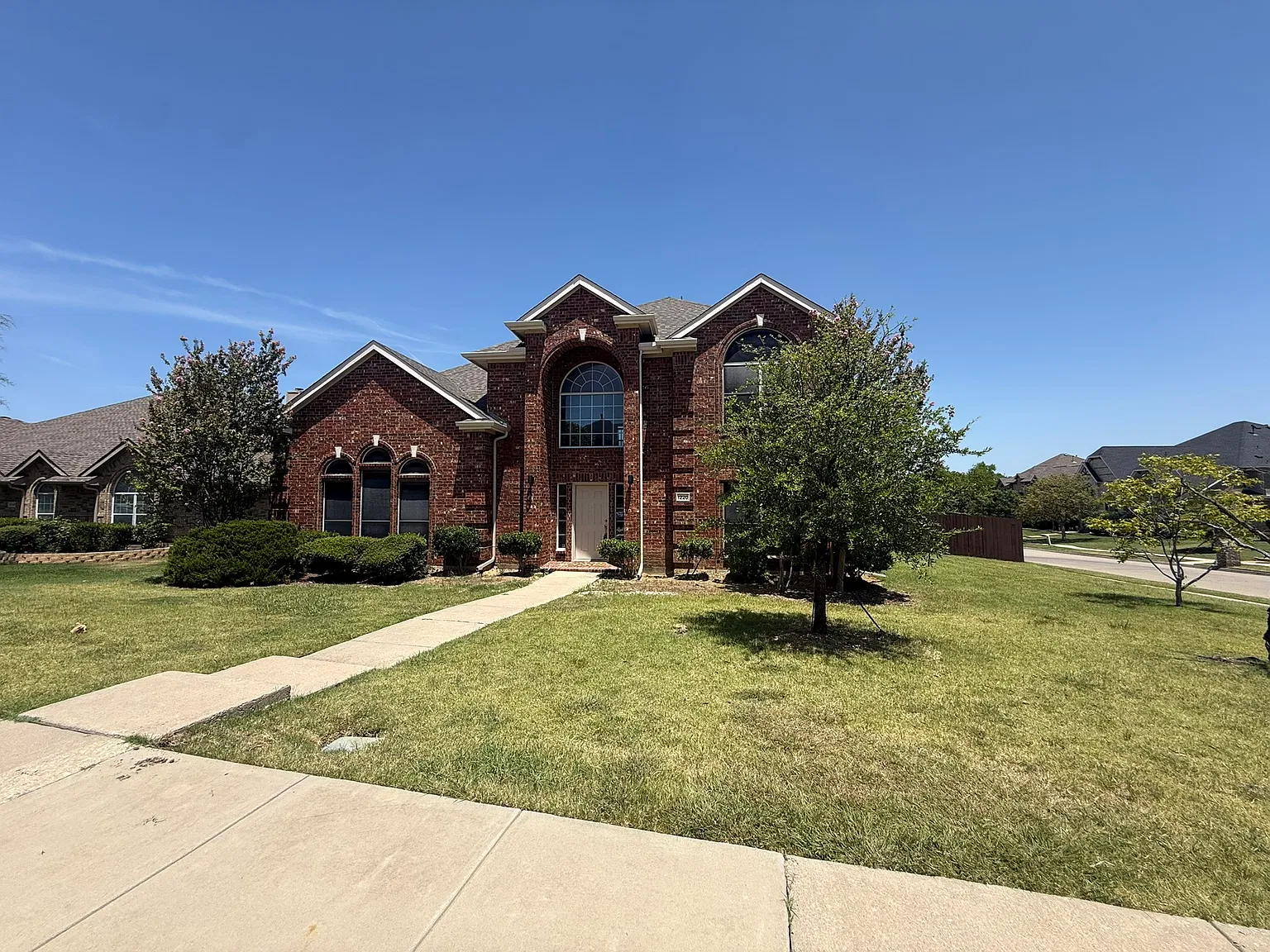 5 bed, 3.5 bath, 3057 sqft, $3,100 — Photo 2