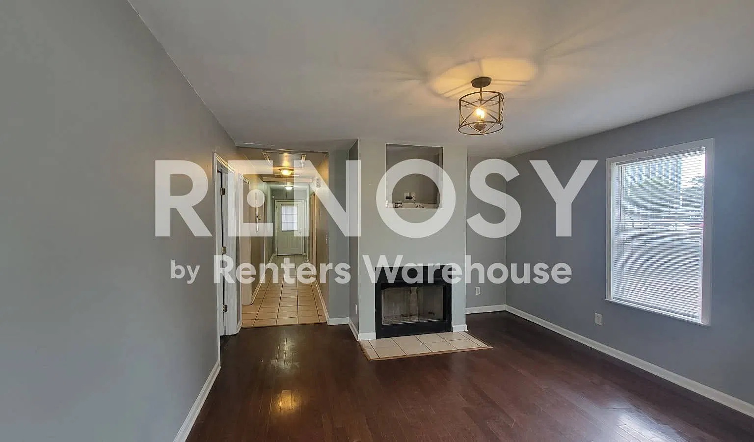 Charming 3 Bedroom 2 Bath near Airport and Virgina Ave — Photo 3