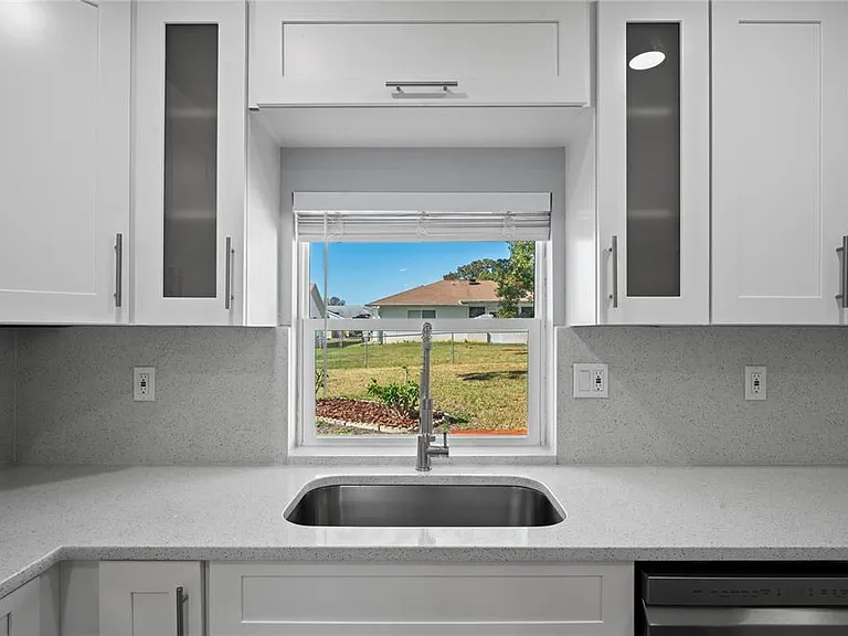 8312 Roxboro Dr — Photo 10
