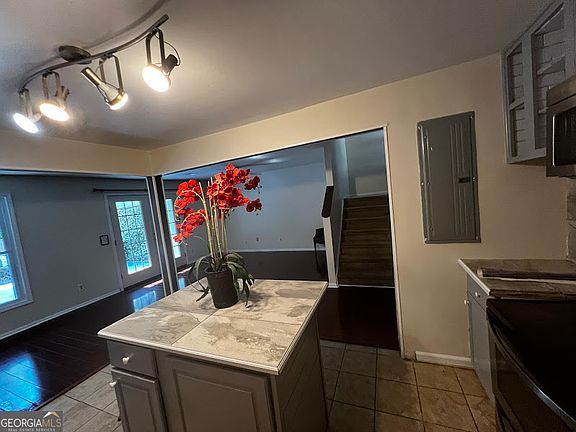 3rd image of 885 Patterns Dr SW