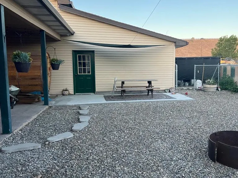 555 Baker St — Photo 2