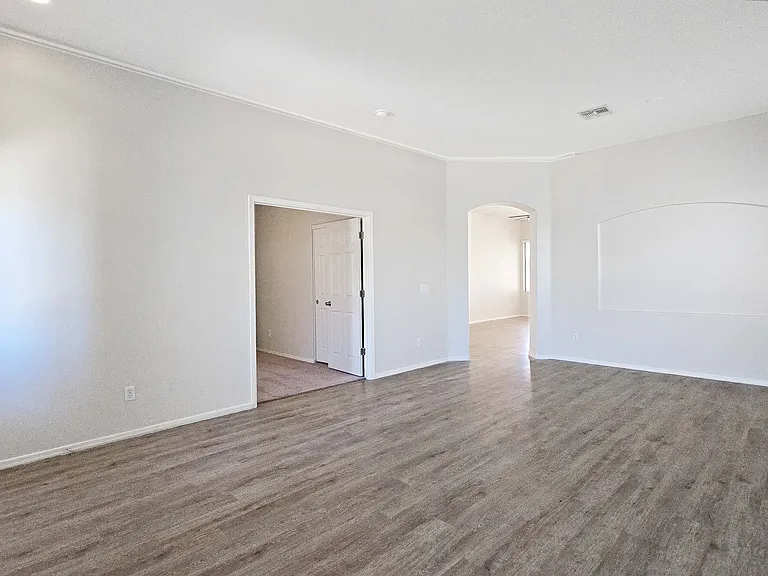 13588 W Alvarado Dr — Photo 12
