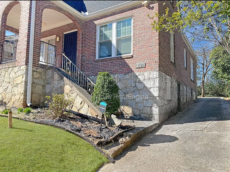 1739 Sylvan Rd SW — Photo 4