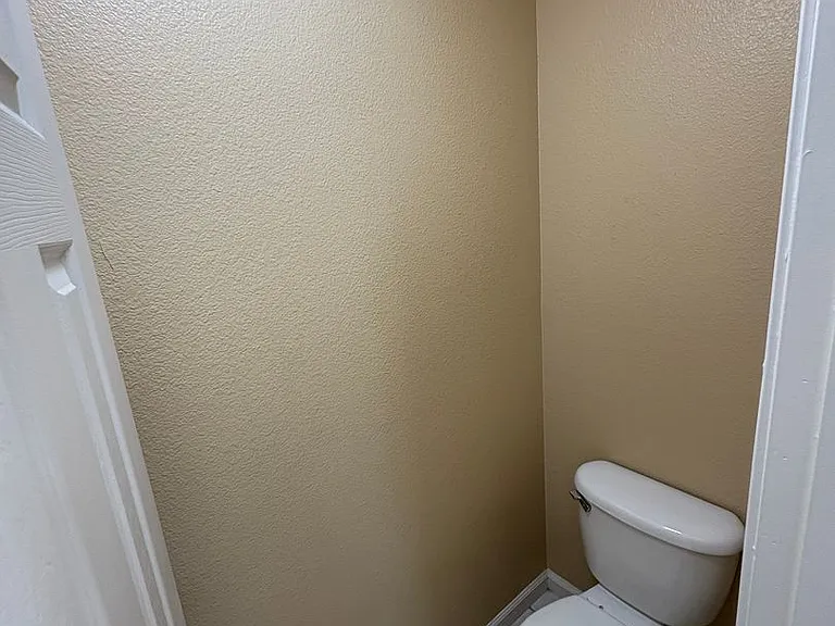 703 W Russell Ave — Photo 13