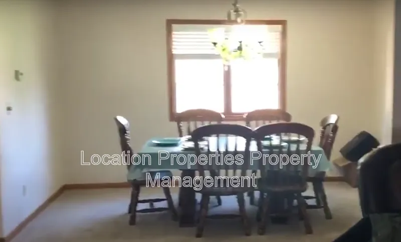 3 bed, 2.5 bath, 1763 sqft, $1,995 — Photo 4