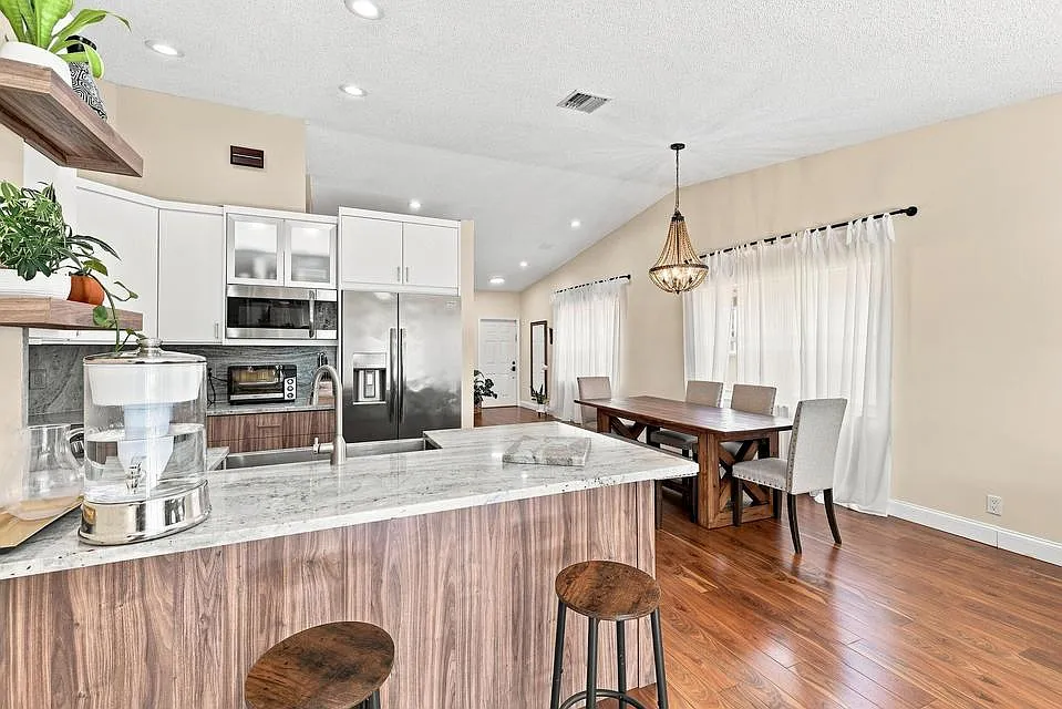 3 bed, 1645 sqft, $3,395 — Photo 4