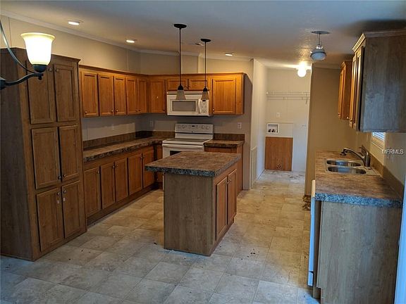 5th image of 30500 Eastport Dr