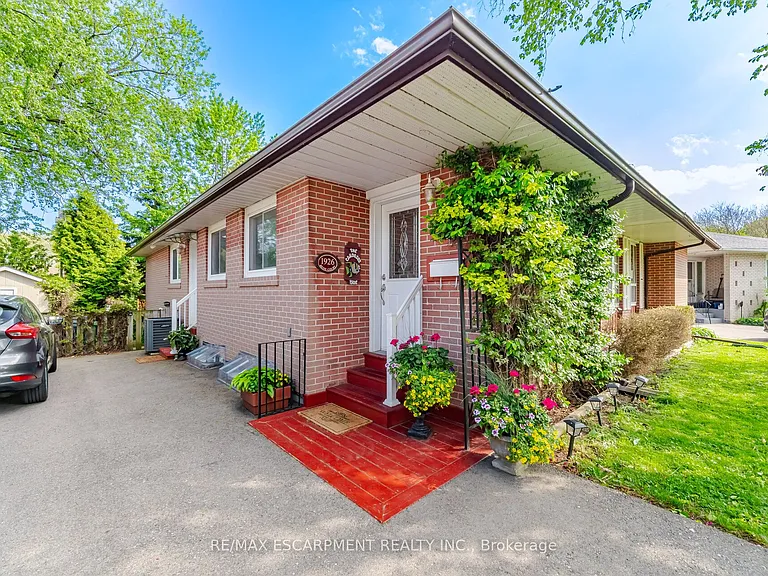 1926 Reiss Ct — Photo 8