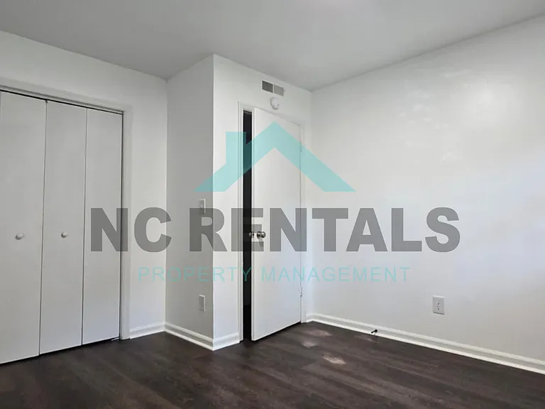 2559 Green Oaks Ct #B — Photo 17