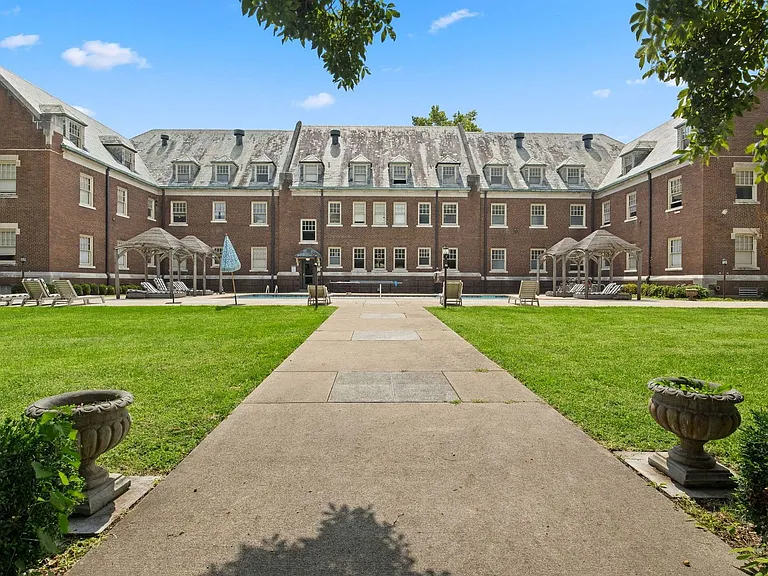 Central State Mansion — Photo 54