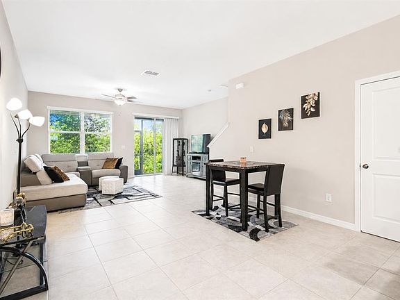 3rd image of 633 ROYAL EMPRESS DRIVE
