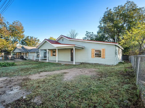 304 N Pine St, Comanche, TX 76442