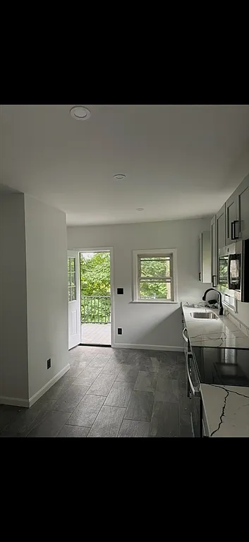 Building Photo - 19 Dell Ave #2