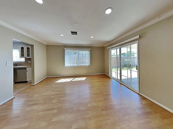 3rd image of 7953 Louise Ave