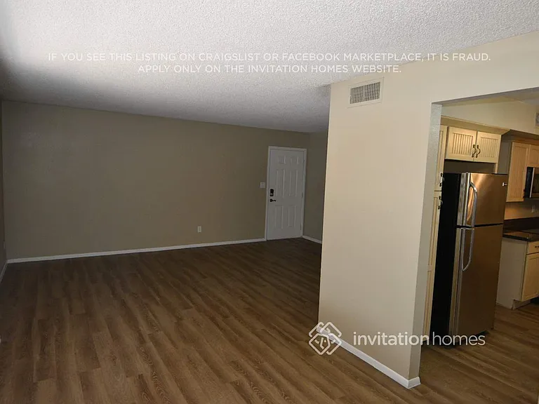2301 W Waltann Ln — Photo 5