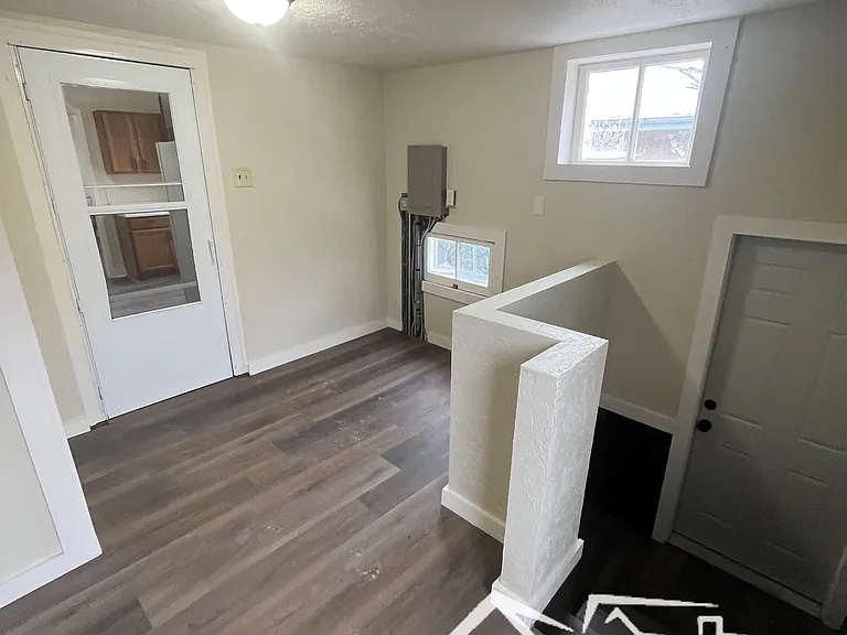 904 W 8th Ave — Photo 16