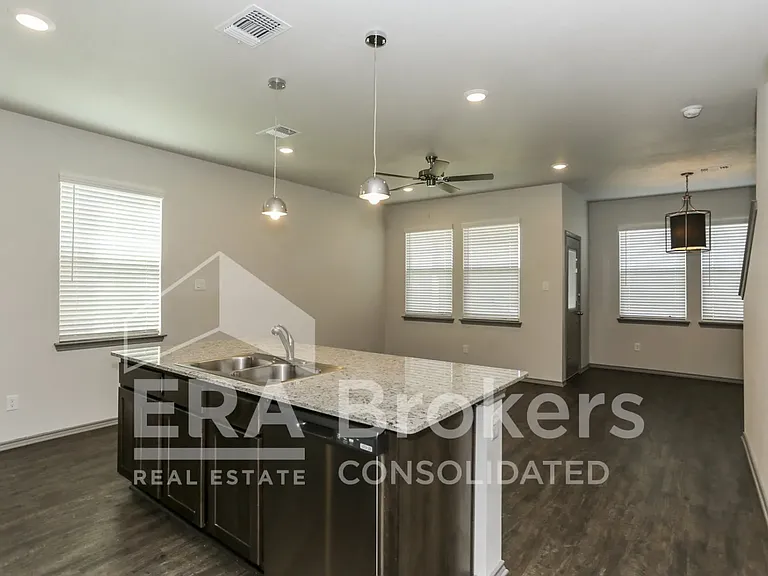 239 Green Valley Dr — Photo 7