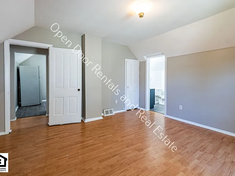 3112 Thompson Ave — Photo 11