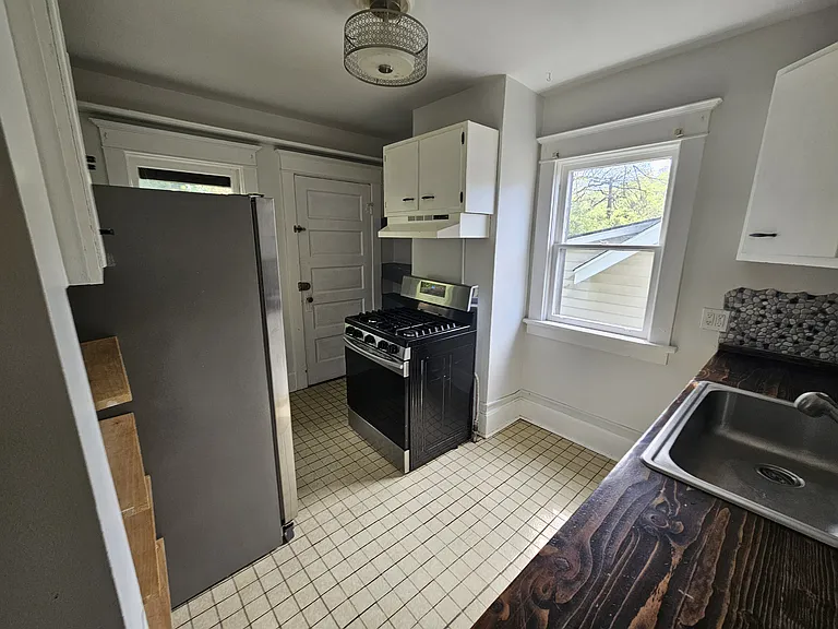 1645 Frederick Ave — Photo 2