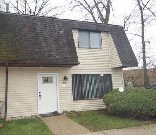 303 E 60th Ct — Photo 1
