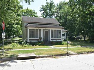 519 3rd St SE, Independence, IA 50644