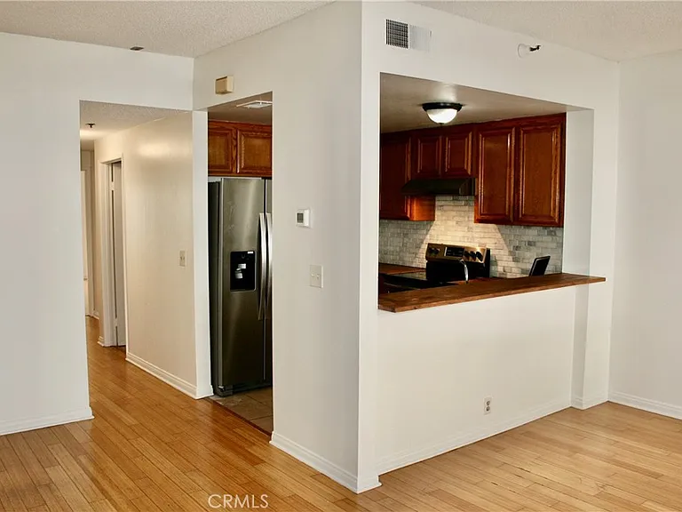 730 W 4th St #306 — Photo 31