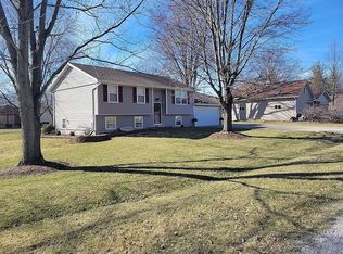 205 N Oak St, Teutopolis, IL 62467