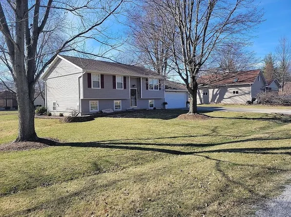 205 N Oak St, Teutopolis, IL 62467