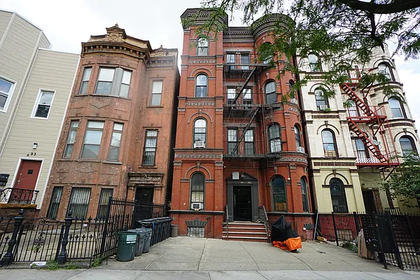 Rented by Rennit Inc. | media 16