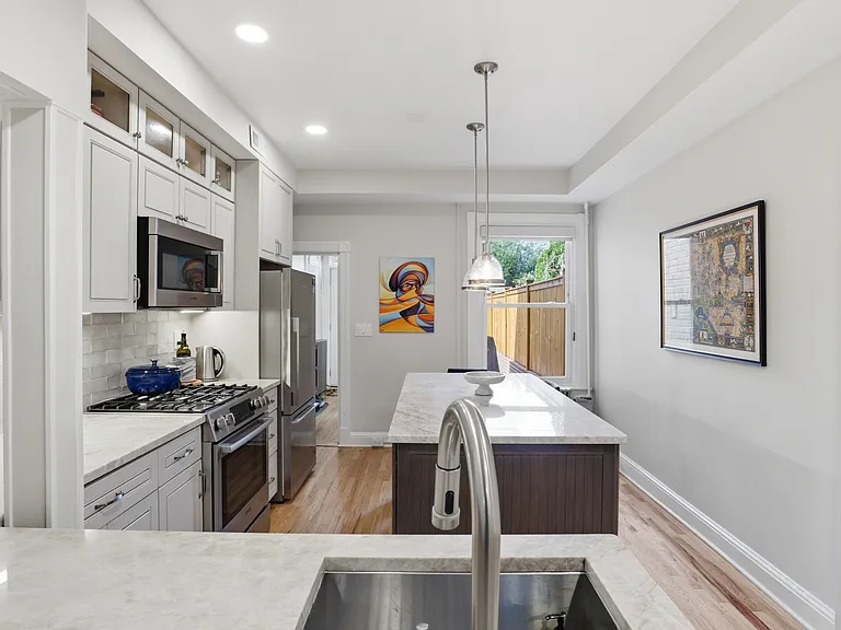 1526 D St SE #1 — Photo 6