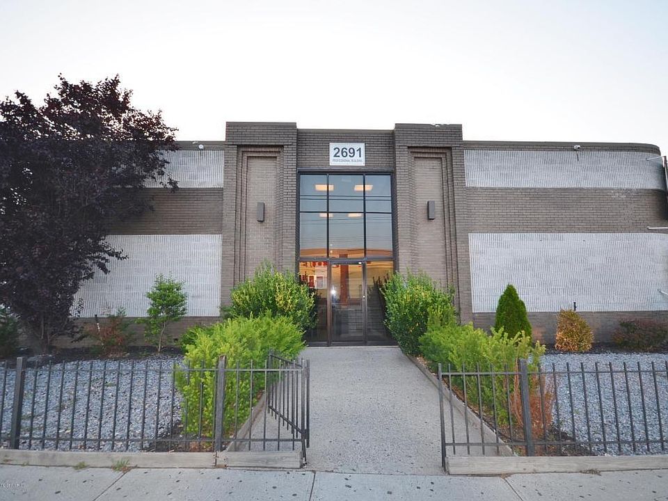 1st image of 2691 Hylan Blvd