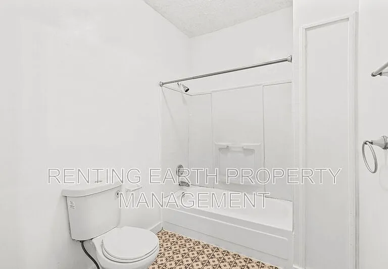 4732 Court S — Photo 17