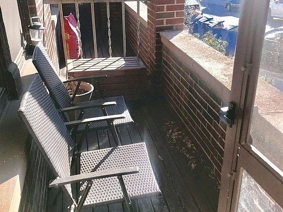 5th image of 155 Strathmore Rd APT 3