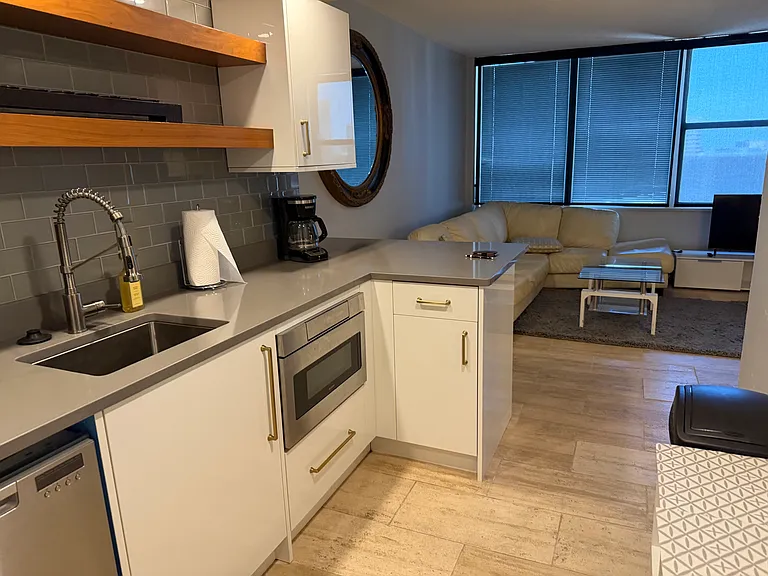 450 W 7th St #1810 — Photo 11