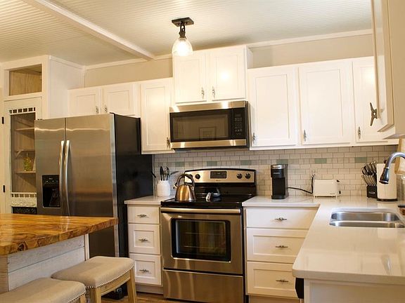 5th image of 425 Magnolia Ave APT J