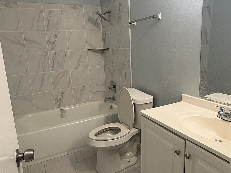 9700 Leawood Blvd #211 — Photo 9